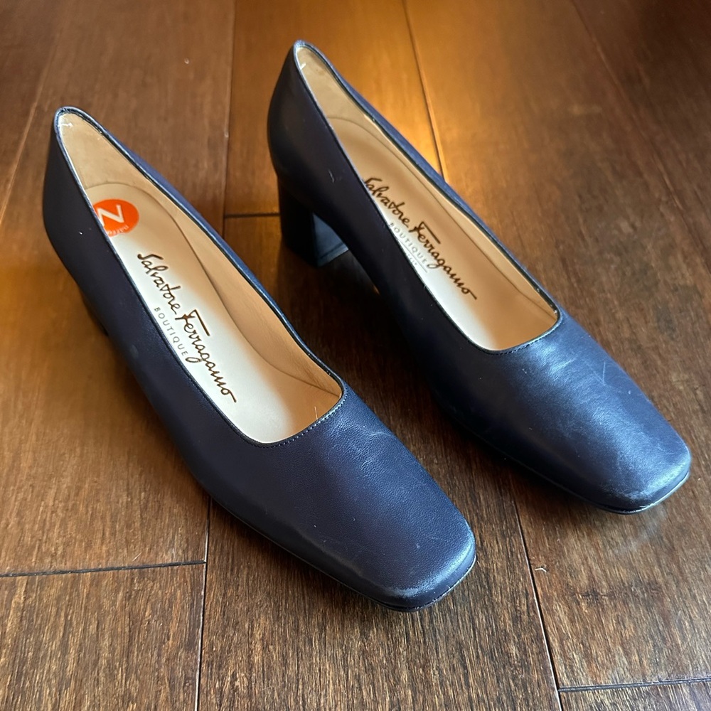 Salvatore‎ Ferragamo Midnight Napa Leather Kitten Pump Size 7 Narrow